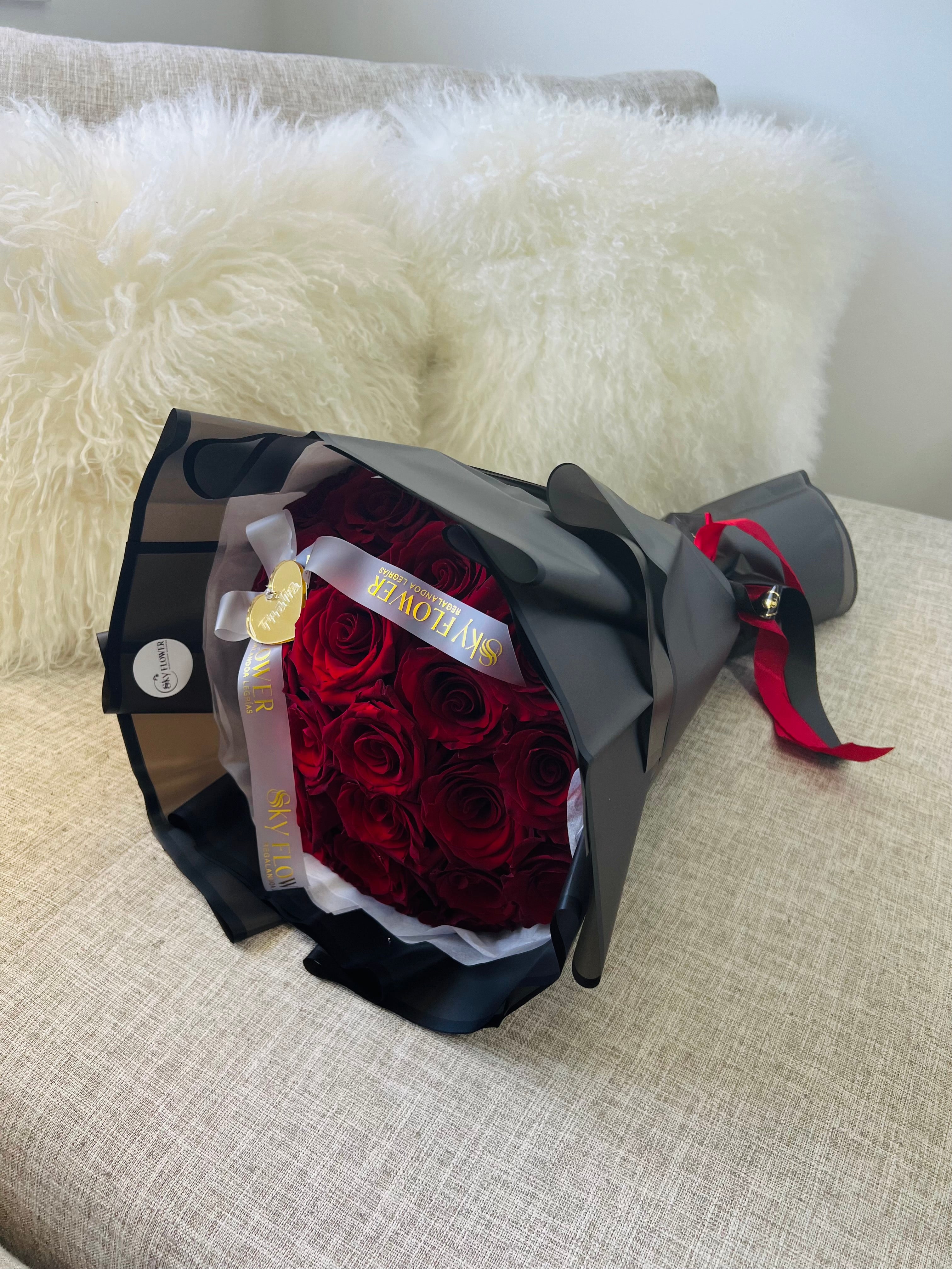 The Classic Scarlett Bouquet